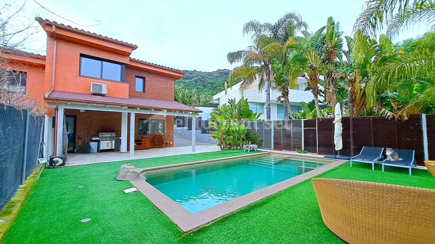 Piscina de Casa o chalet en venta en Argentona con Aire acondicionado, Calefacción y Jardín privado