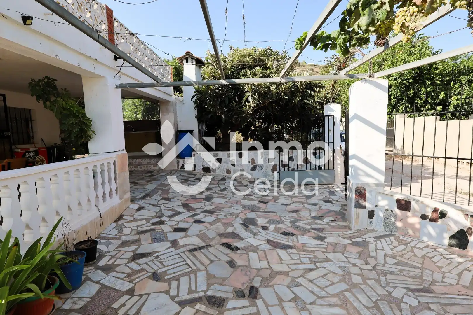 Vista exterior de Casa o xalet en venda en Torrent amb Aire condicionat, Calefacció i Jardí privat