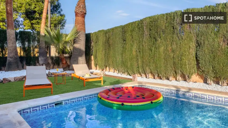 Swimming pool of Flat for rent in L'Eliana  with Air Conditioner, Heating and Furnished