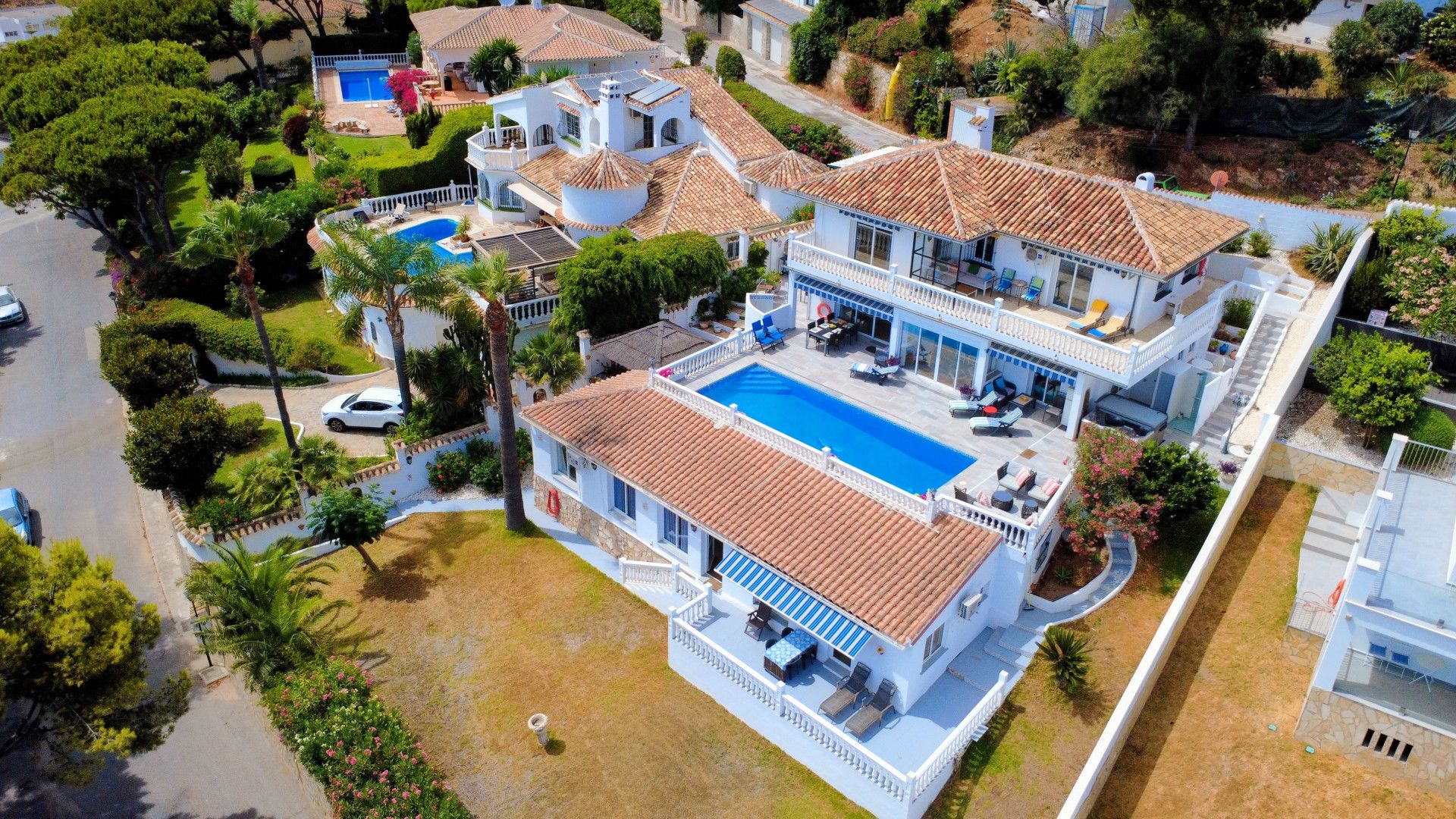 Vista exterior de Casa o xalet en venda en Mijas amb Aire condicionat, Jardí privat i Terrassa