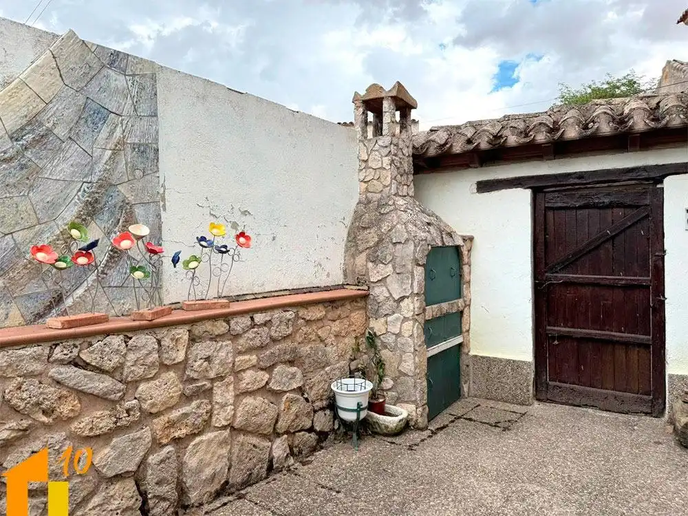 Exterior view of Houses for sale in Villaldemiro  with Heating, Storage room and Furnished