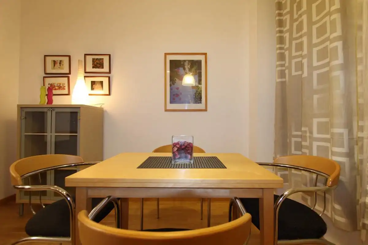Comedor de Apartamento de alquiler en Madrid con Aire acondicionado, Amueblado y Se aceptan mascotas