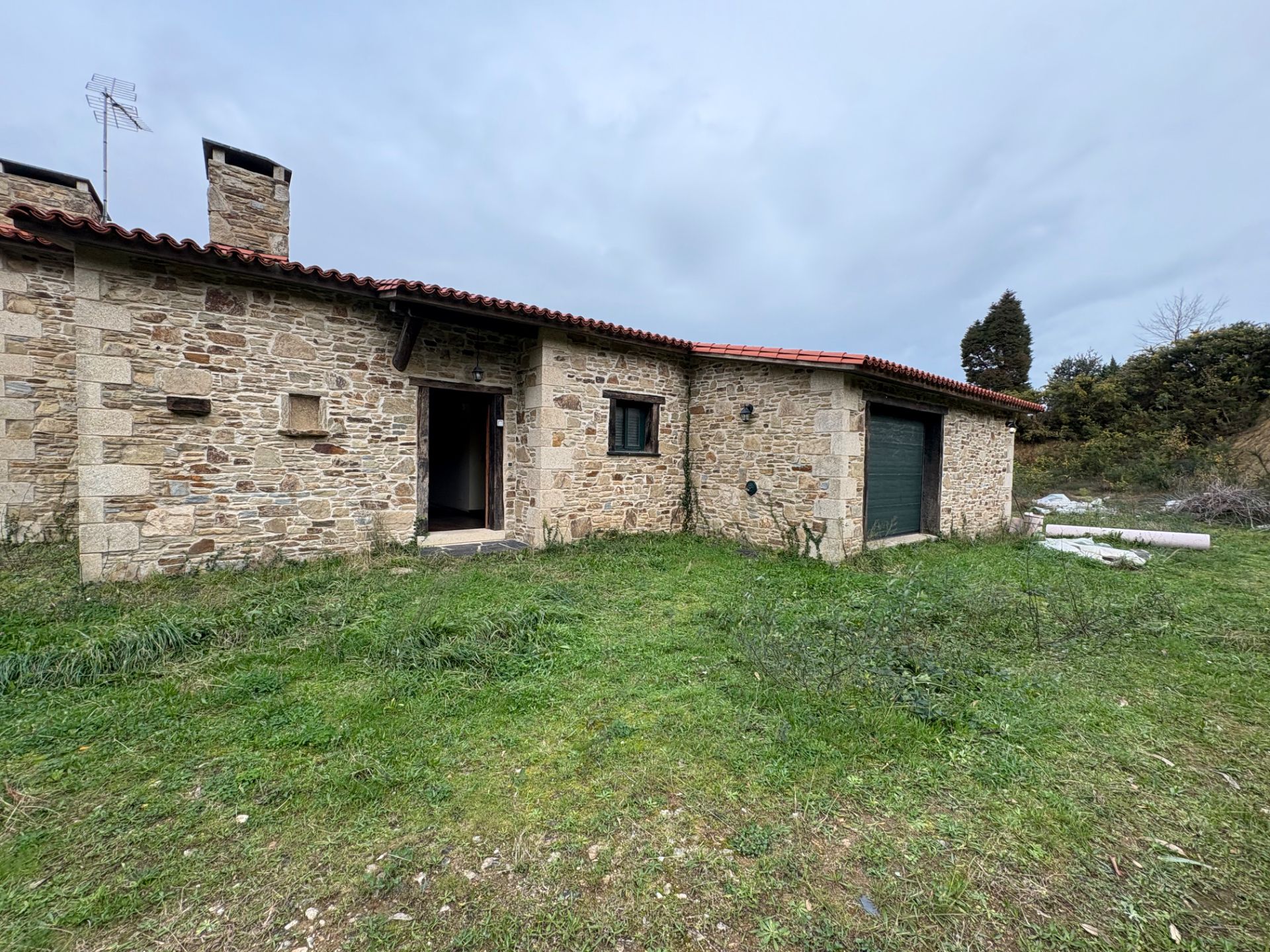 Vista exterior de Casa o xalet en venda en Ortigueira amb Calefacció, Jardí privat i Parquet