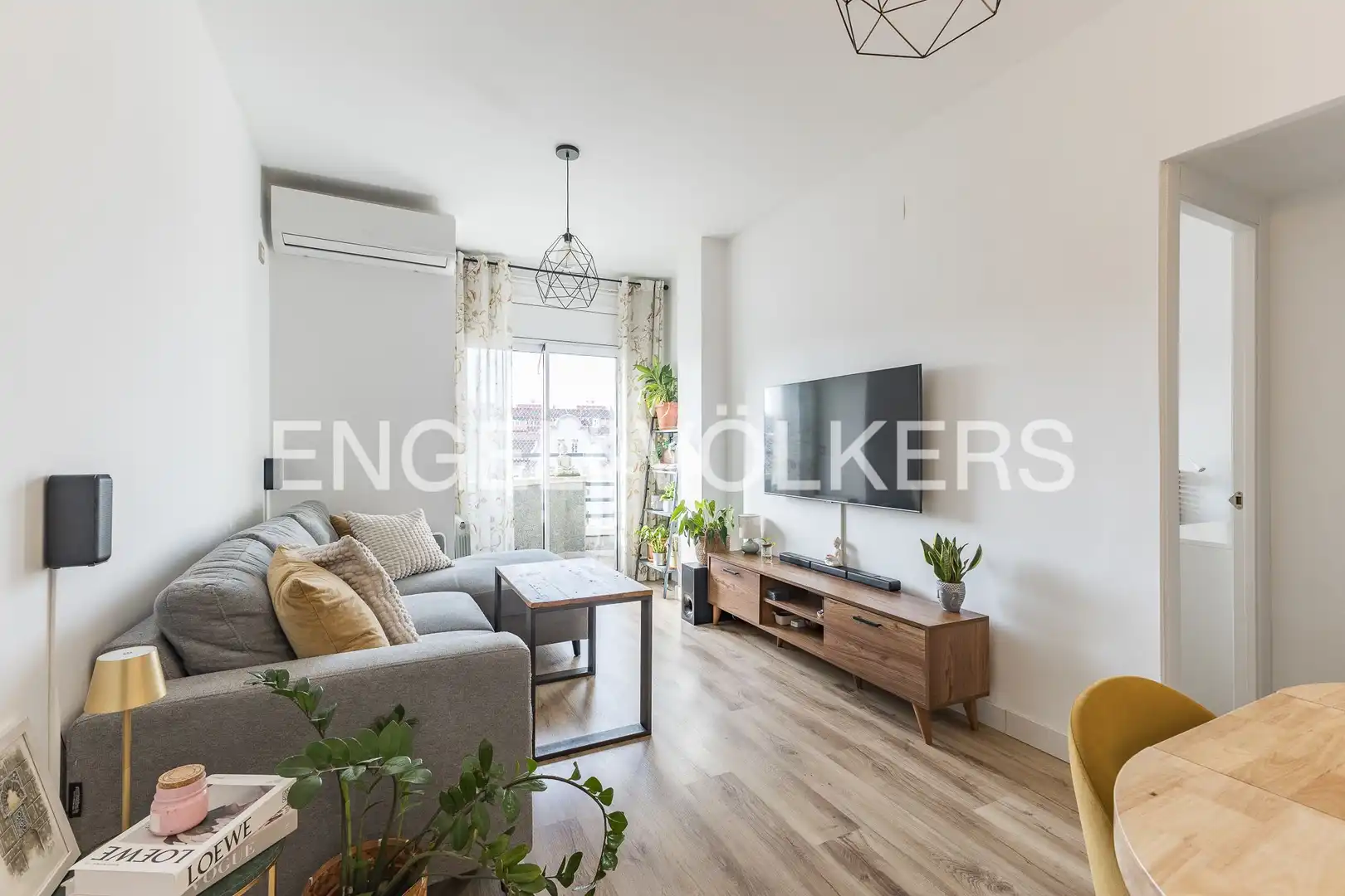 Sala de estar de Piso en venta en L'Hospitalet de Llobregat con Aire acondicionado, Calefacción y Balcón