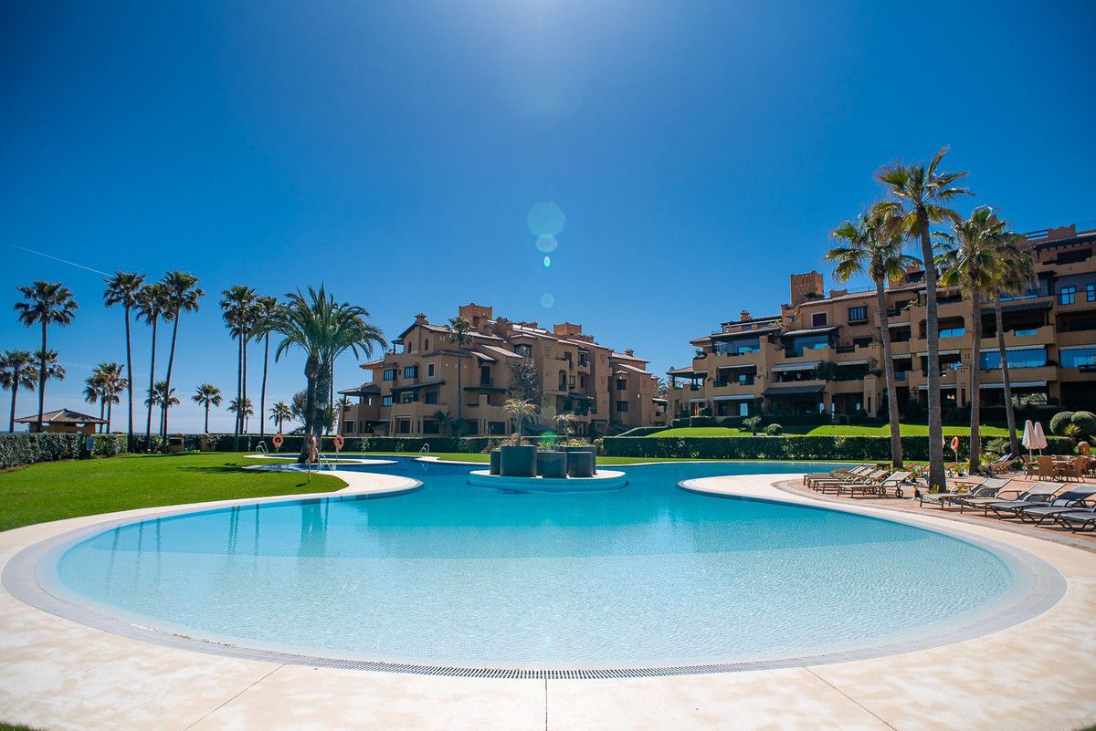 Exterior view of Planta baja to rent in Estepona  with Air Conditioner, Terrace and Swimming Pool