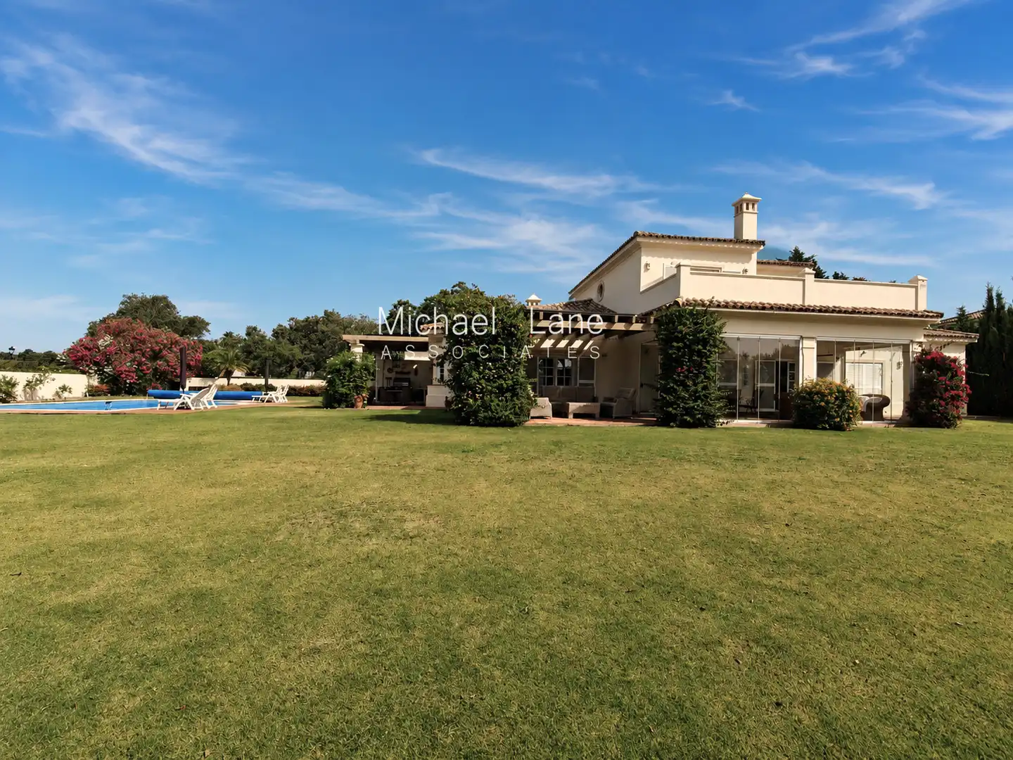 Garden of Houses for sale in Sotogrande  with Air Conditioner, Heating and Private garden