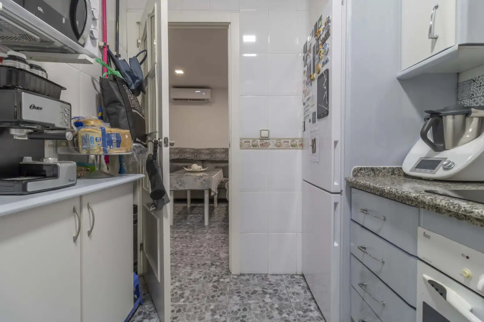 Kitchen of Flat for sale in Sevilla  with Air Conditioner, Storage room and Balcony