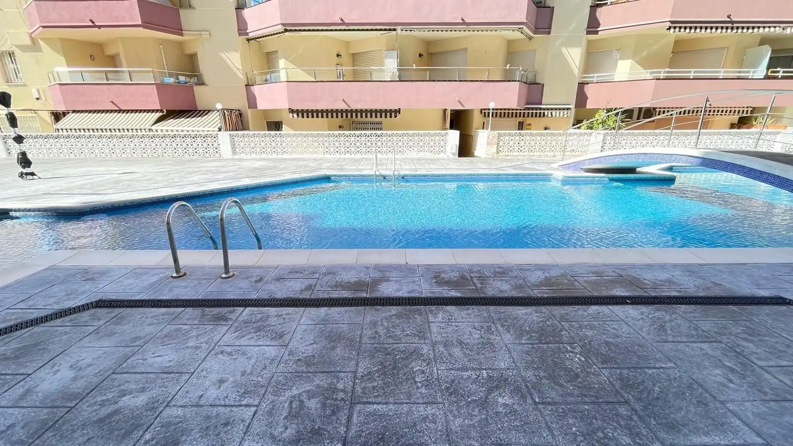 Piscina de Apartamento en venta en Pineda de Mar con Aire acondicionado, Amueblado y Piscina comunitaria