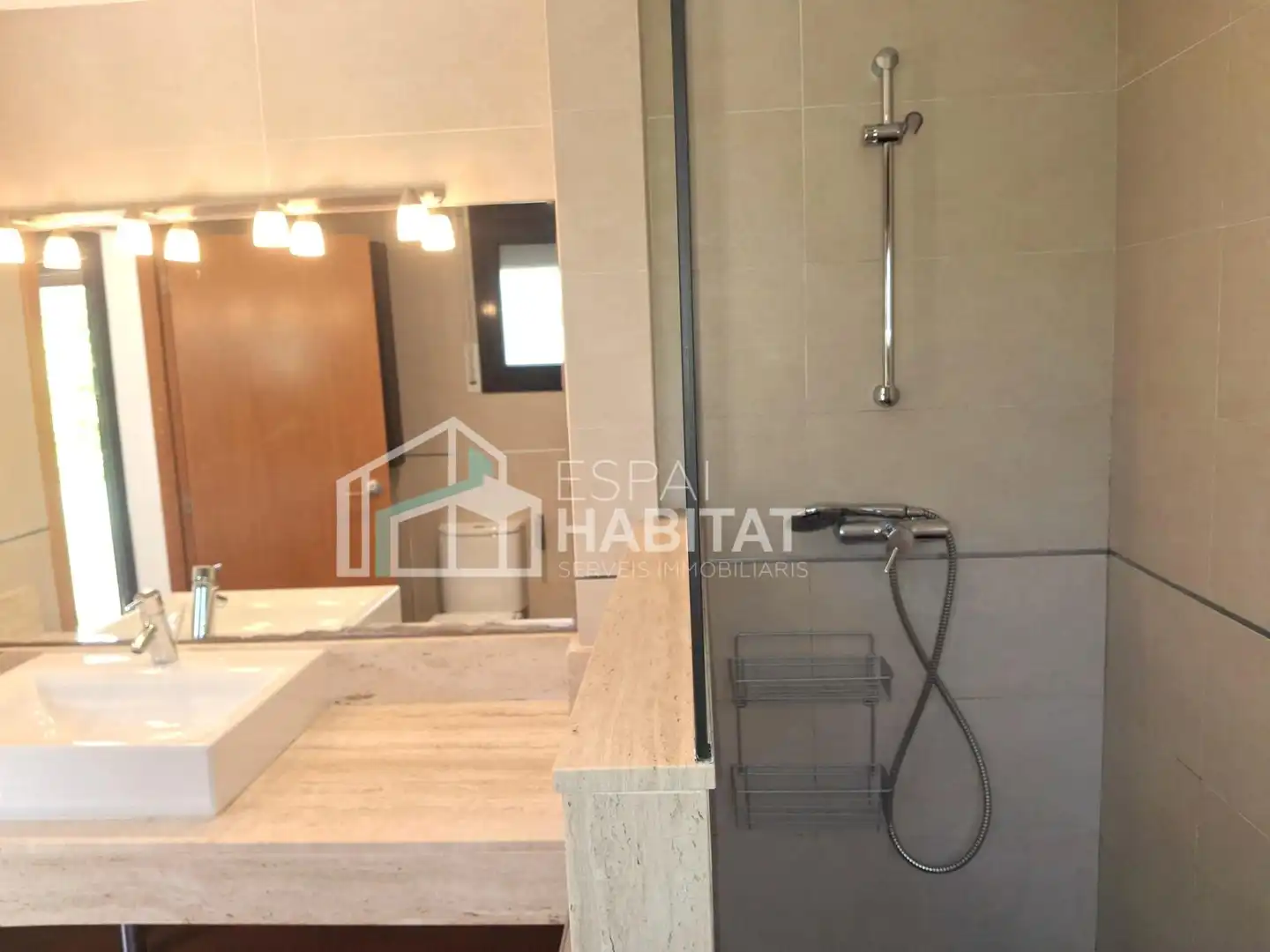 Bany de Casa adosada de lloguer en Cabrils amb Calefacció, Jardí privat i Parquet