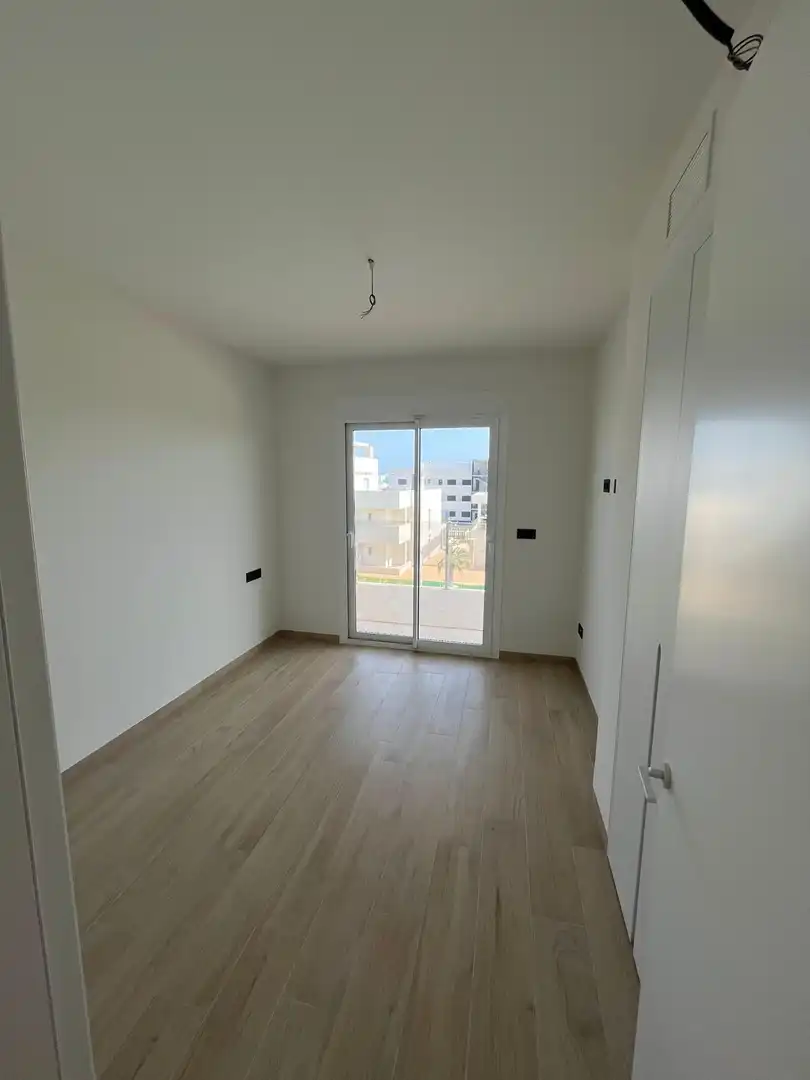 Habitación de Apartamento en venta en Guardamar del Segura con Aire acondicionado, Calefacción y Jardín privado