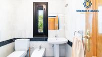 Bany de Casa o xalet en venda en  Granada Capital amb Calefacció, Jardí privat i Terrassa
