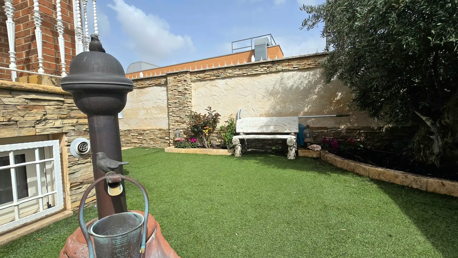 Terraza de Casa adosada en venta en Alcalá de Henares con Aire acondicionado, Calefacción y Jardín privado