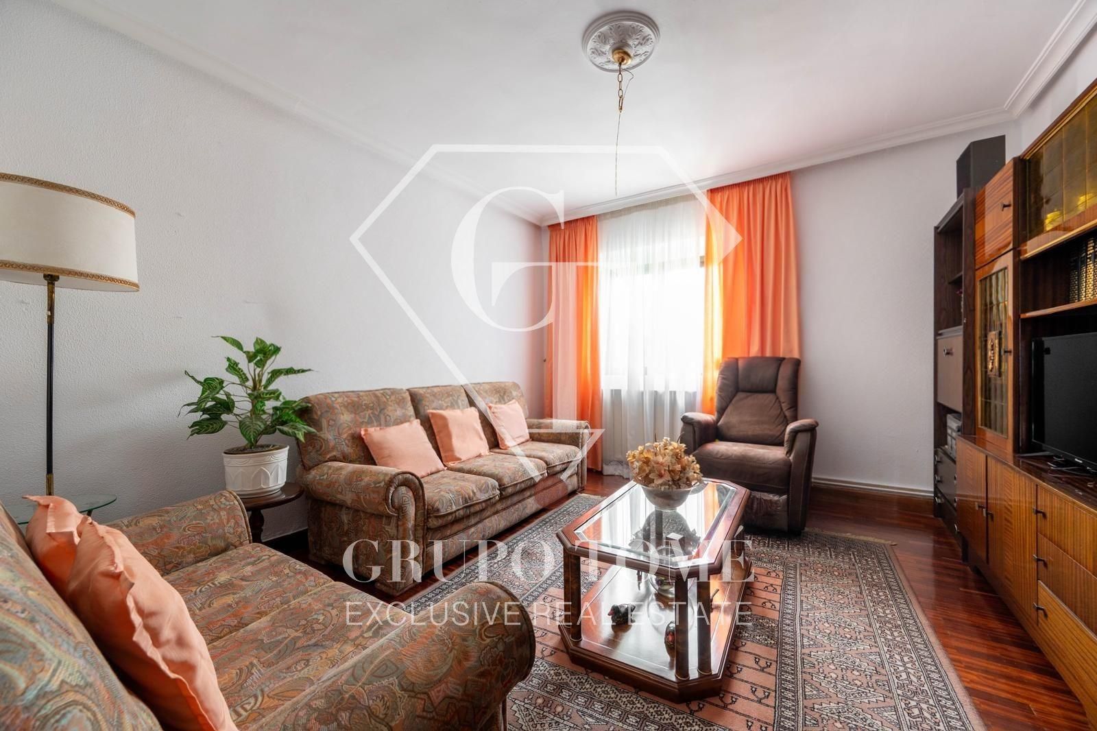 Living room of Flat for sale in Donostia - San Sebastián   with Terrace, Furnished and Balcony