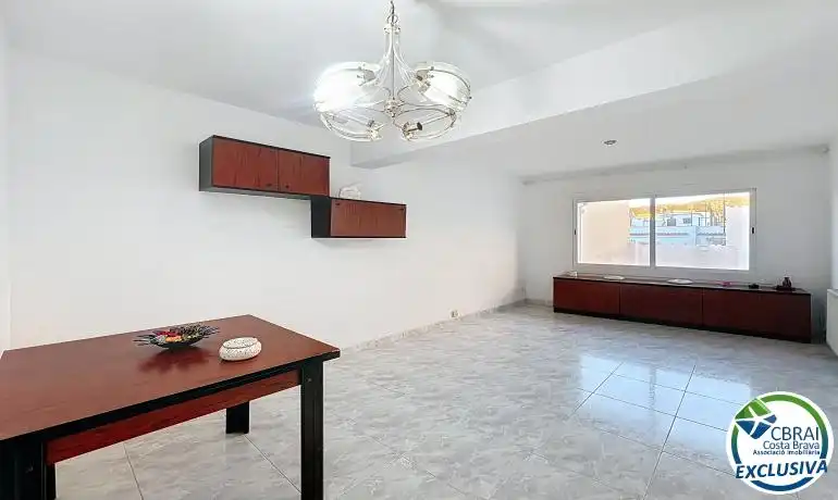 Sala d'estar de Apartament en venda en Roses amb Calefacció