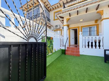 Adosado con balcón en venta en Calle torre