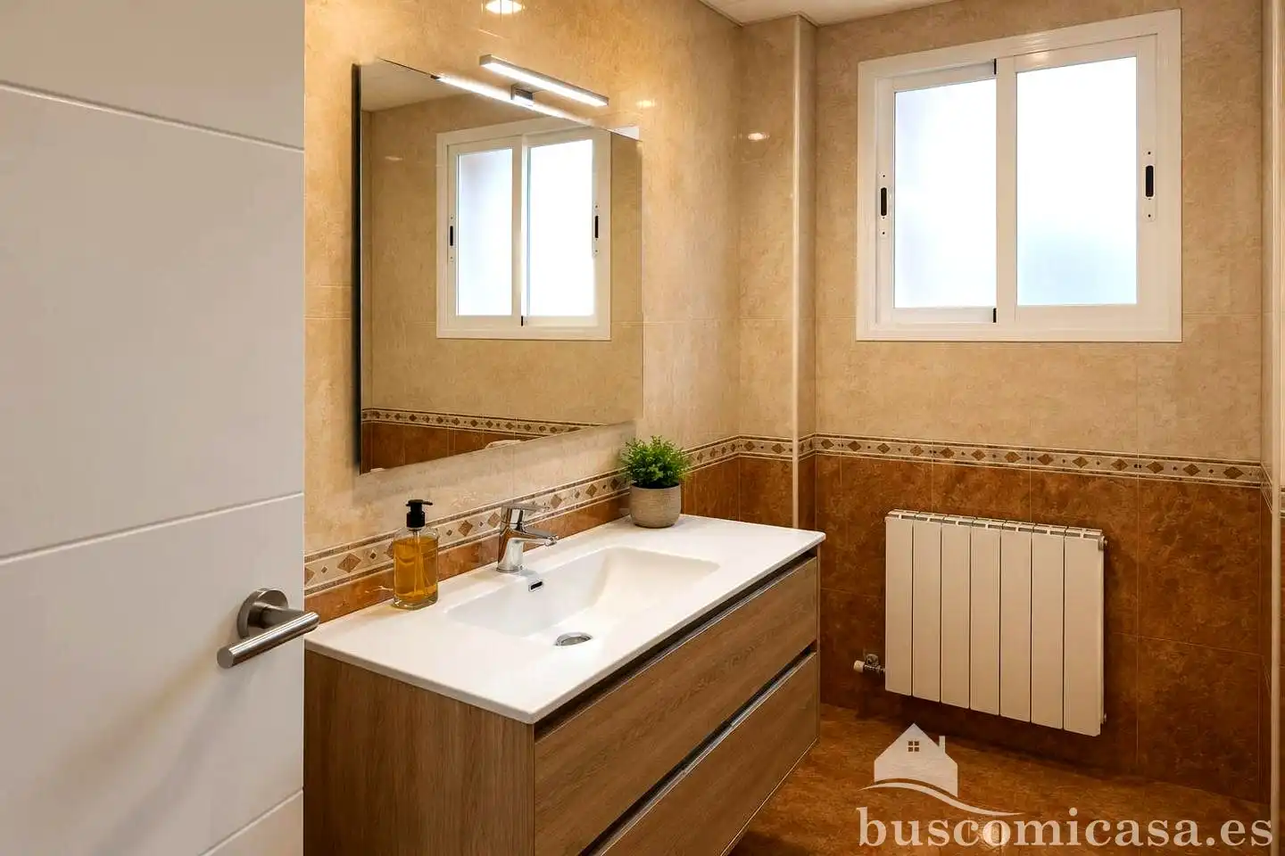 Bathroom of Ground floor for sale in Linares  with Air Conditioner, Parquet flooring and Furnished