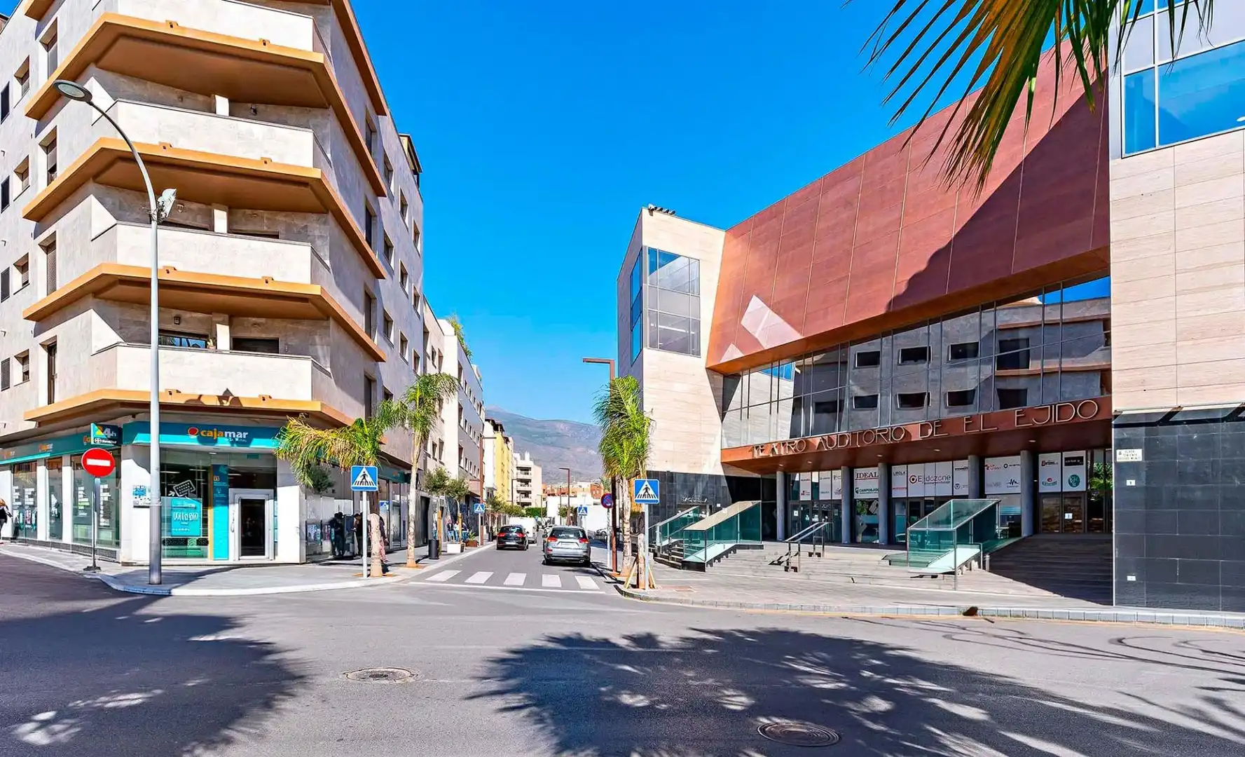 Vista exterior de Àtic en venda en El Ejido amb Aire condicionat, Calefacció i Terrassa