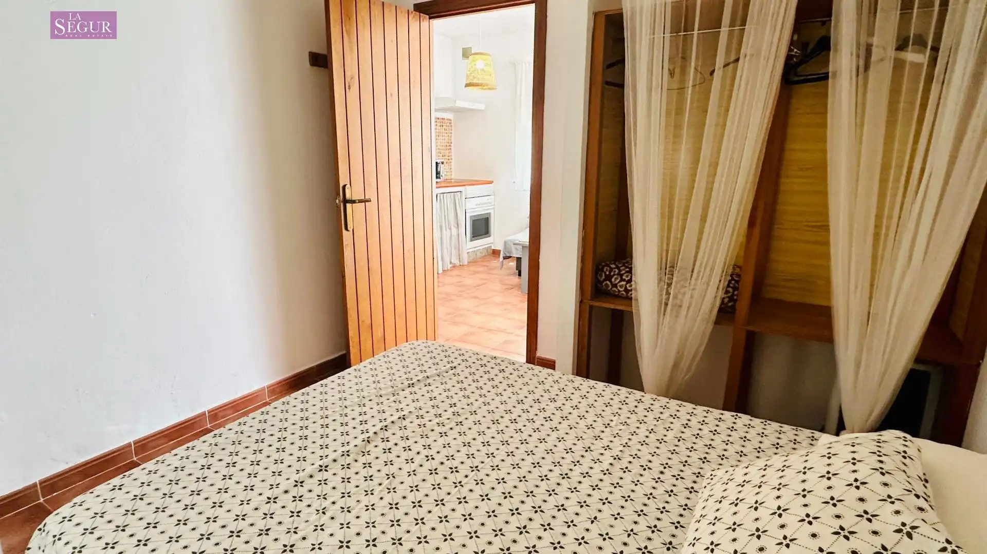 Dormitori de Casa o xalet en venda en Barbate amb Jardí privat, Terrassa i Moblat