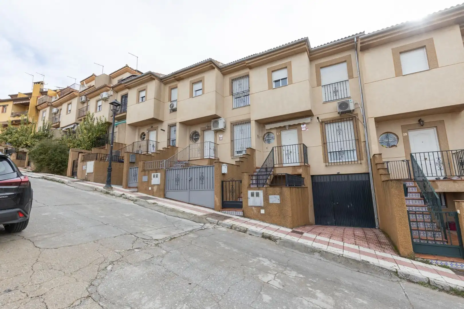 Vista exterior de Casa adosada en venta en Güevéjar con Calefacción, Amueblado y Balcón