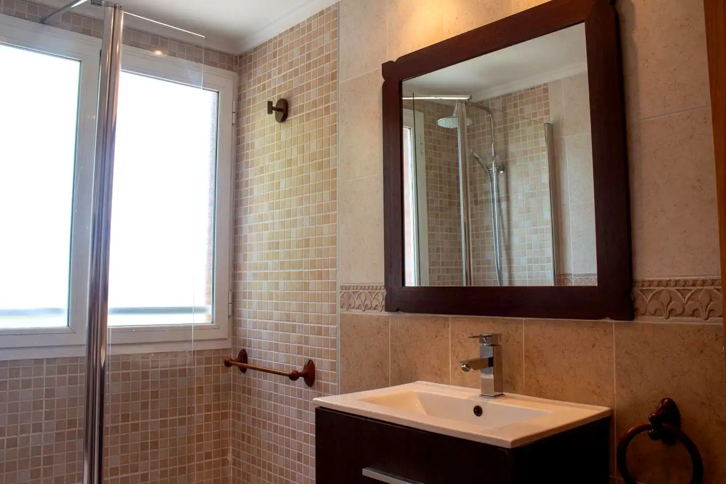 Bany de Apartament de lloguer en Valencia amb Aire condicionat, Moblat i Balcó