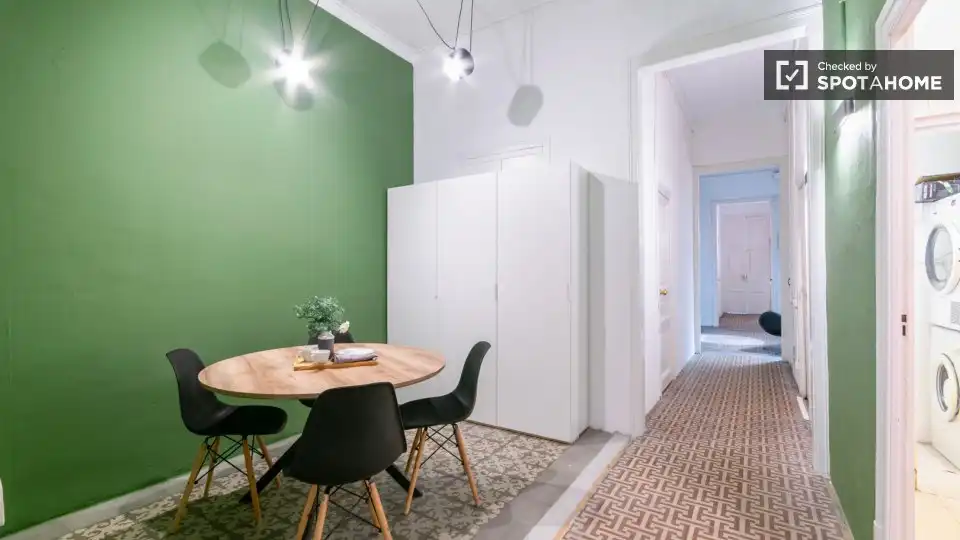 Flat for rent in Barcelona  with Air Conditioner, Heating and Furnished