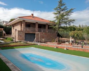 Piscina de Casa o xalet en venda en Valdemorillo amb Calefacció, Jardí privat i Piscina