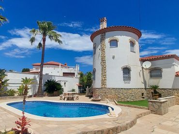 Xalet amb piscina en venda a Miami Platja