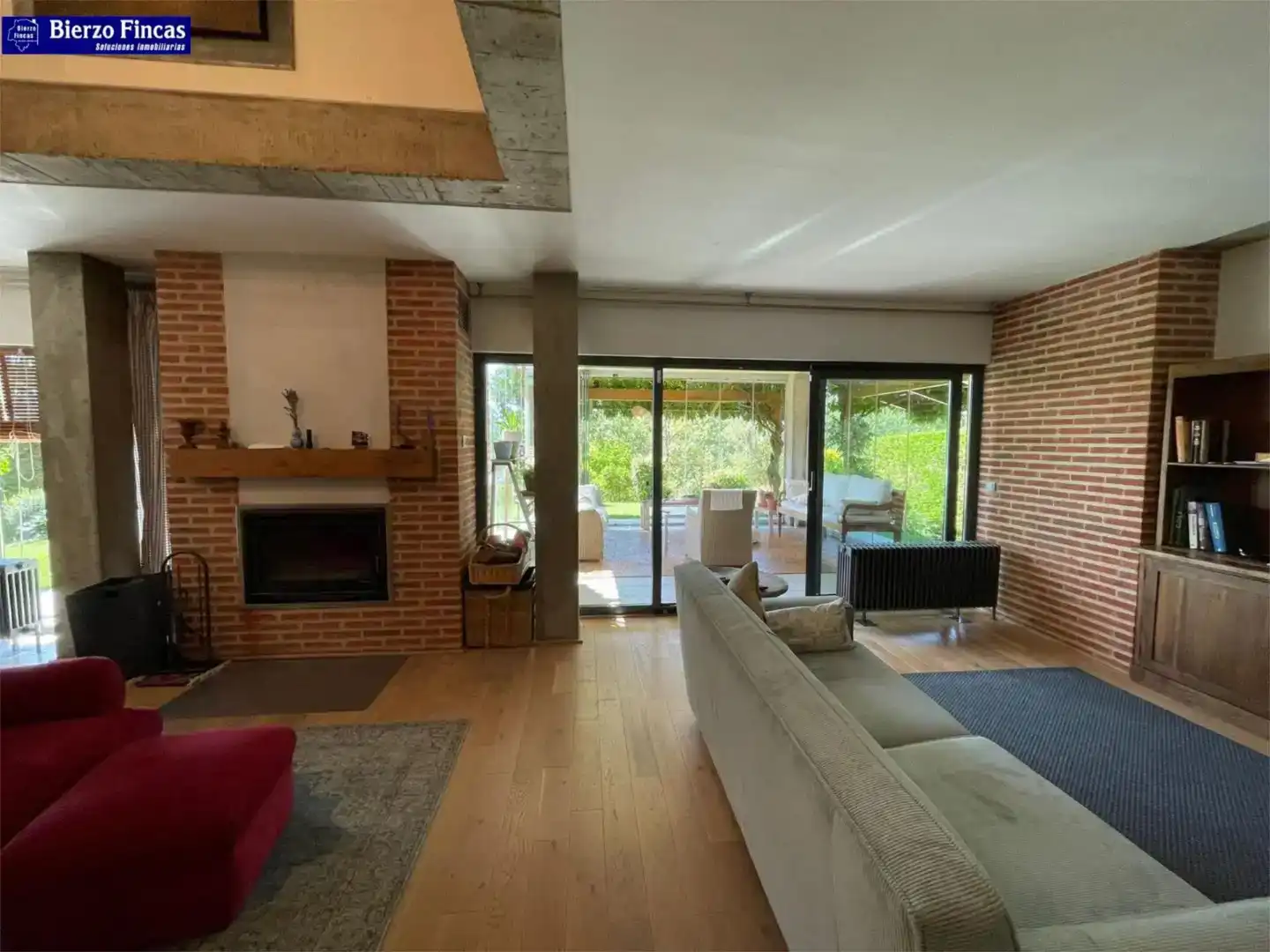 Sala d'estar de Pis en venda en Valverde de la Virgen amb Jardí privat, Parquet i Traster