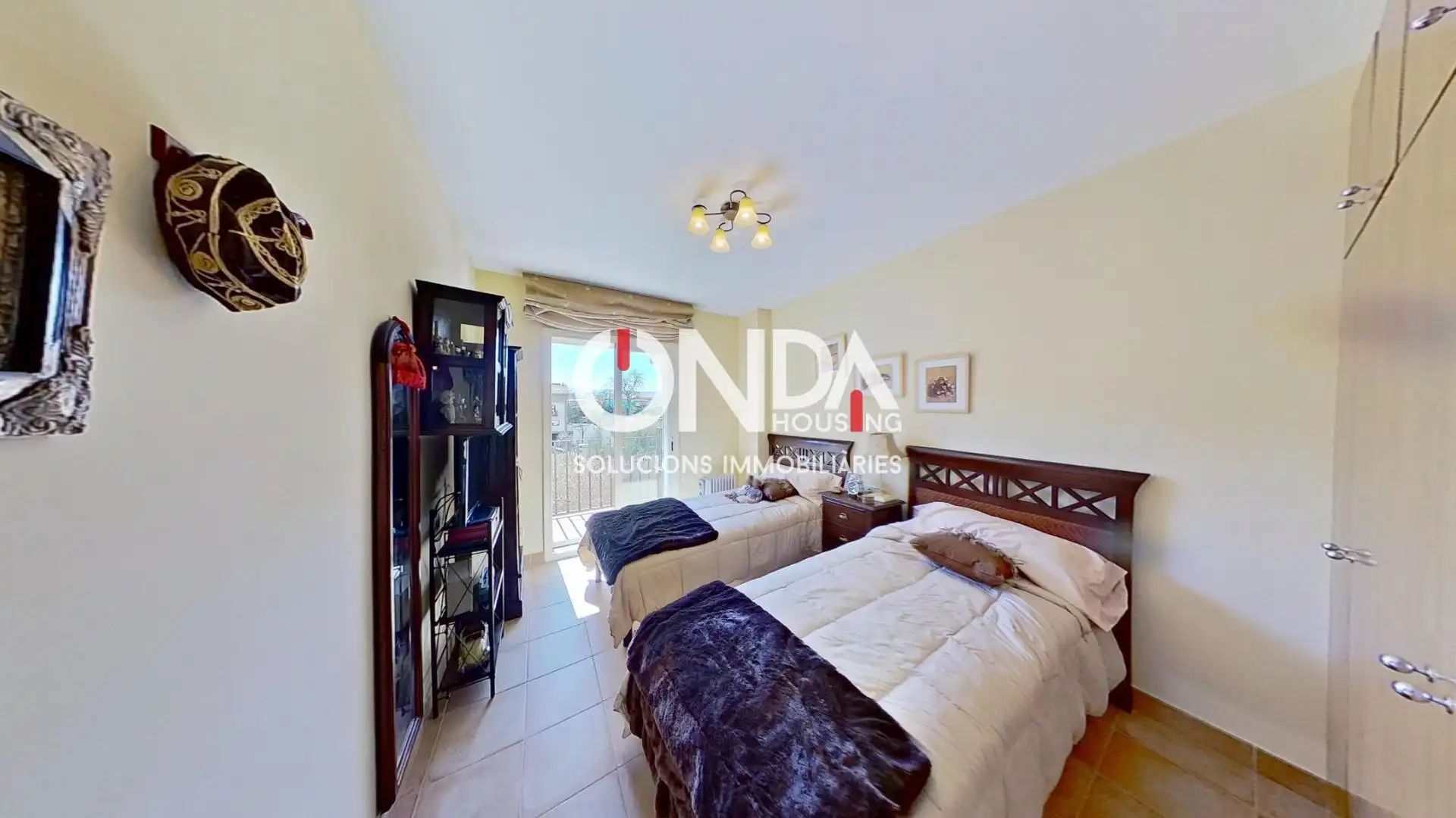 Habitación de Casa adosada en venta en Tremp con Calefacción, Terraza y Trastero