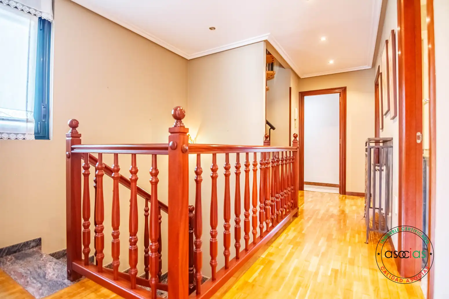 Casa adosada en venta en Grado con Calefacción, Jardín privado y Parquet
