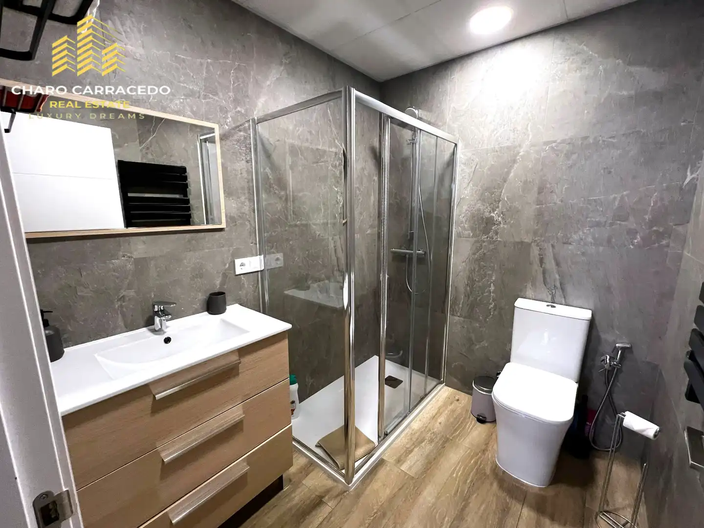Baño de Apartamento en venta en Valencia con Aire acondicionado, Amueblado y Lavadora
