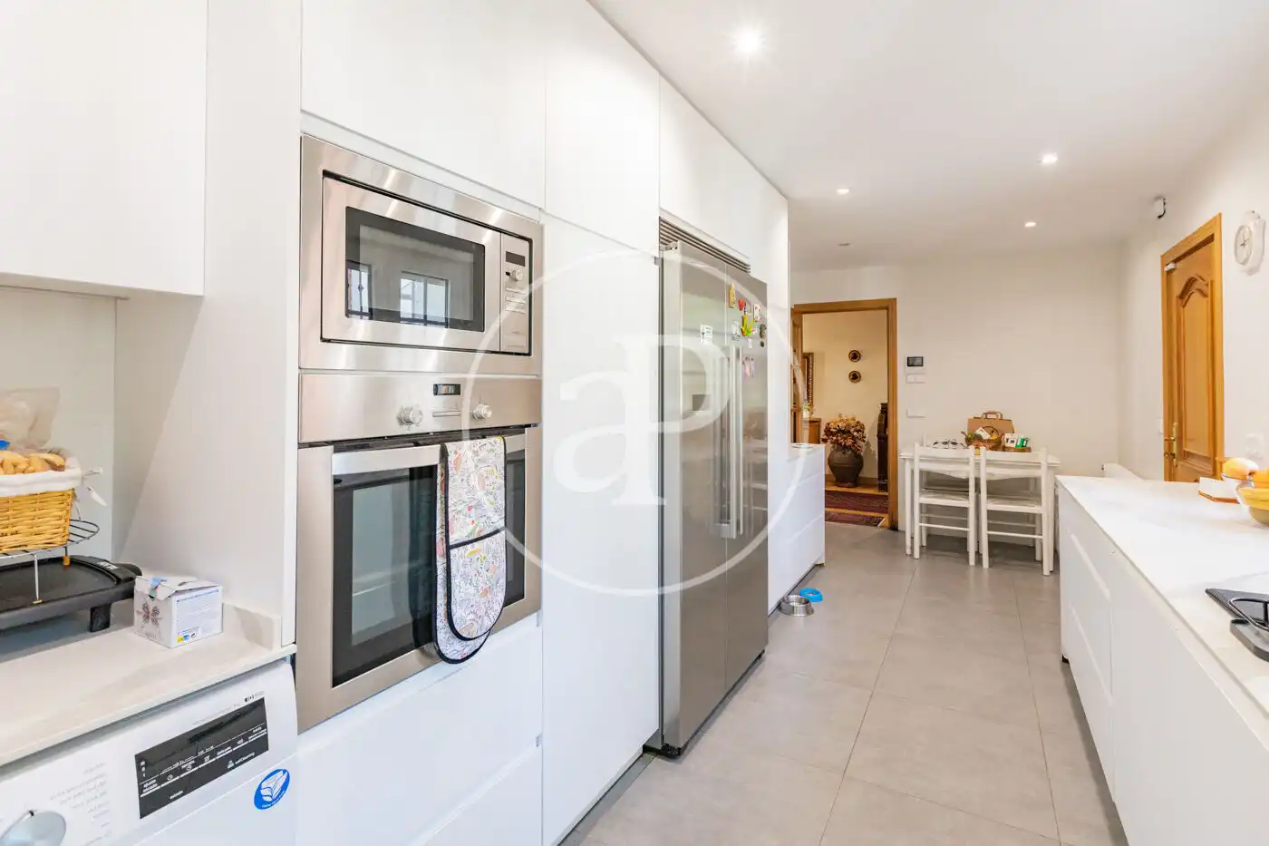 Cuina de Casa o xalet en venda en Las Rozas de Madrid amb Aire condicionat, Calefacció i Jardí privat