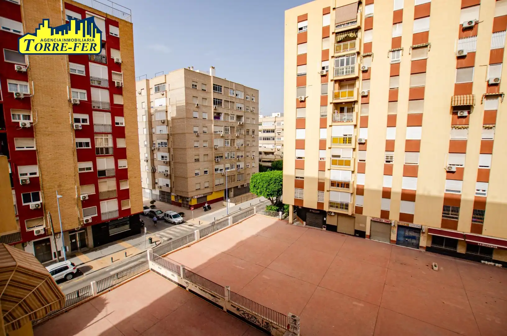 Vista exterior de Pis en venda en Almería amb Aire condicionat i Moblat
