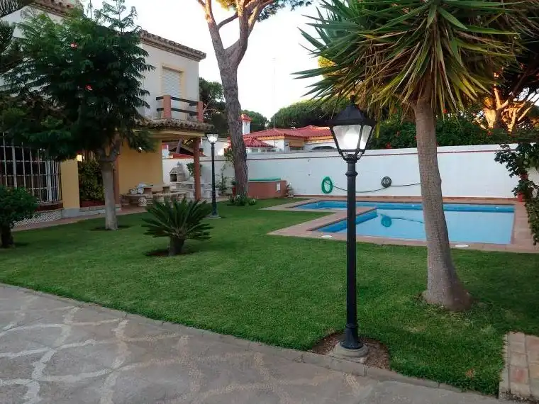 Casa amb piscina de lloguer a Calle capilla 9