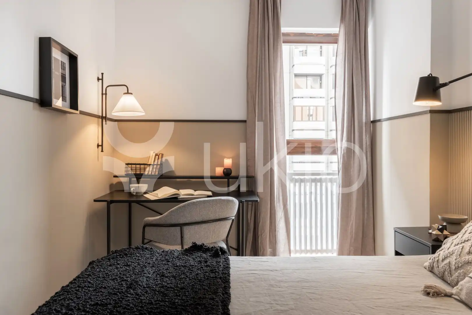 Dormitori de Apartament de lloguer en Madrid amb Aire condicionat, Calefacció i Moblat