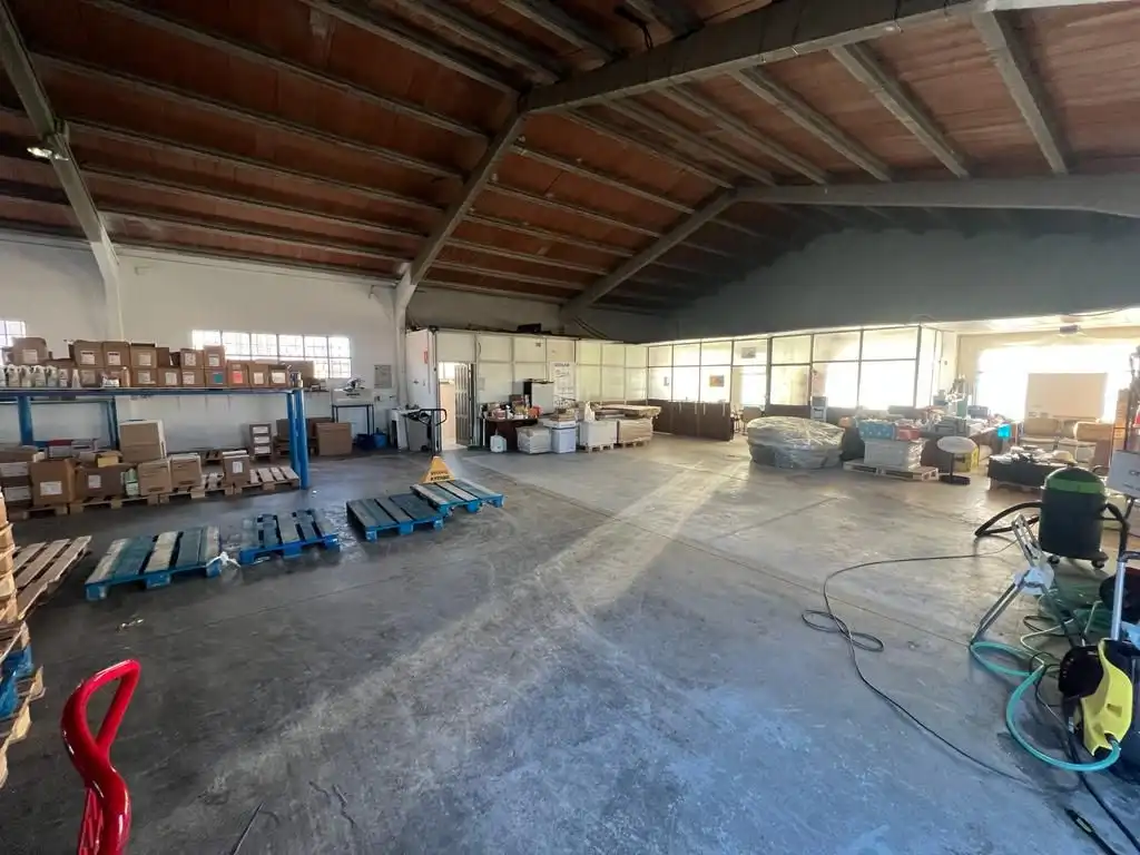 Nave industrial en venta en Nava de la Asunción