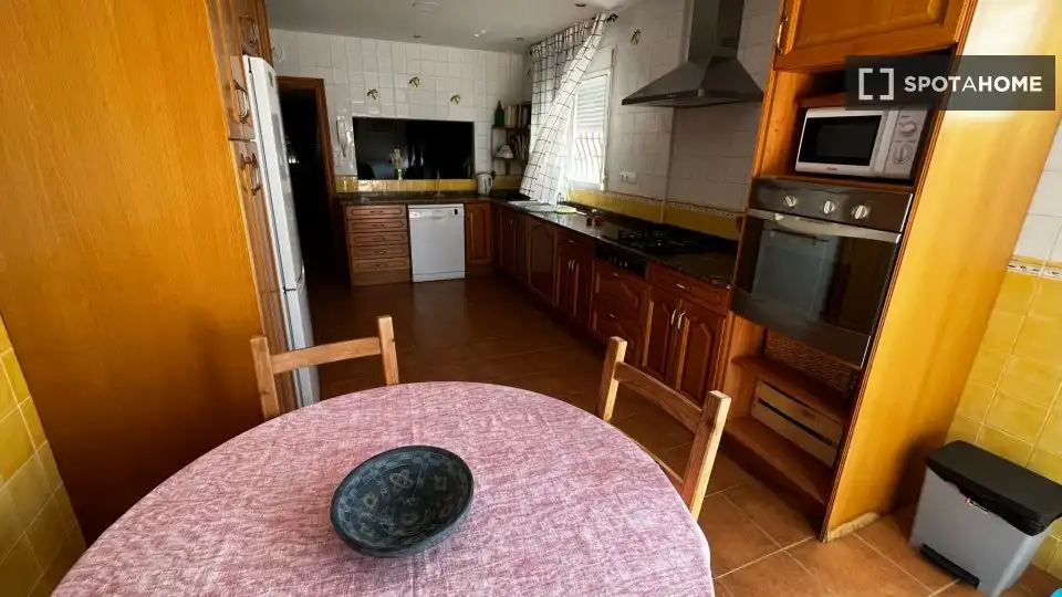 Cocina de Piso de alquiler en La Pobla de Vallbona con Aire acondicionado, Calefacción y Amueblado