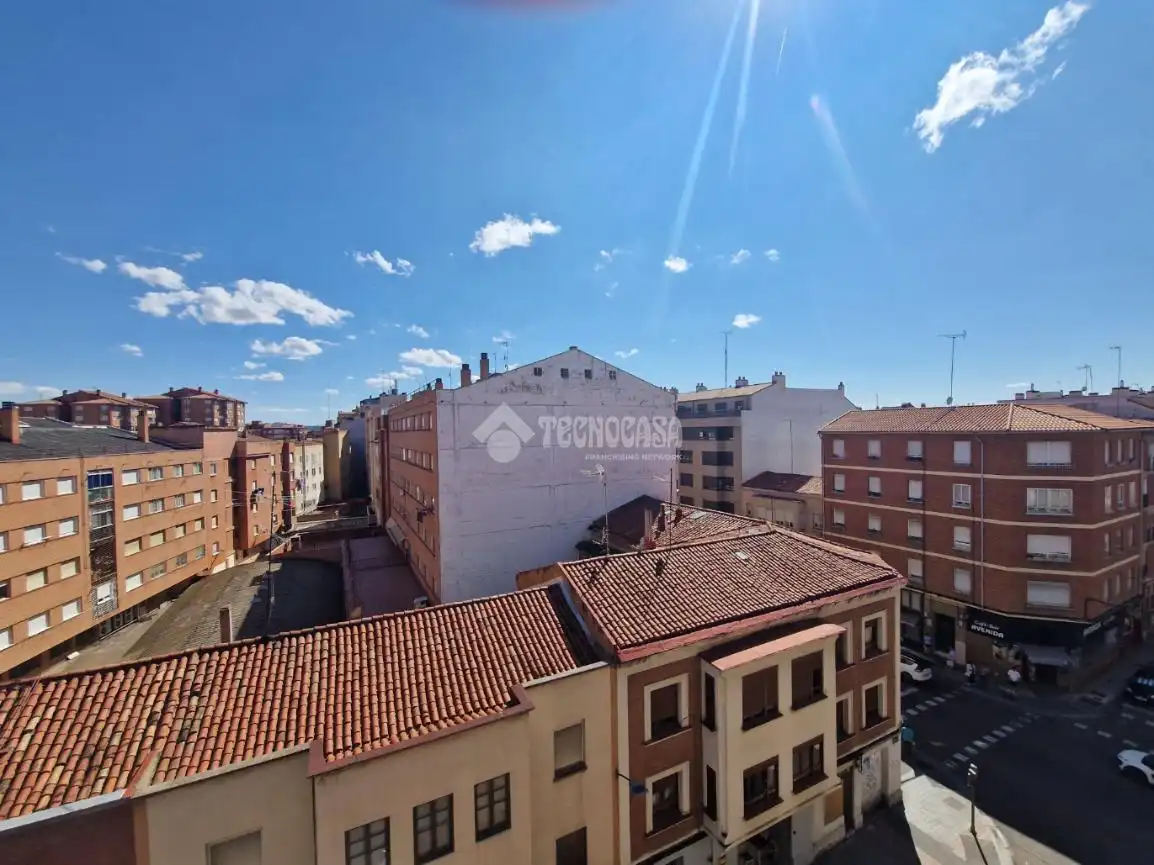 Vista exterior de Piso en venta en Palencia con Aire acondicionado, Calefacción y Parquet