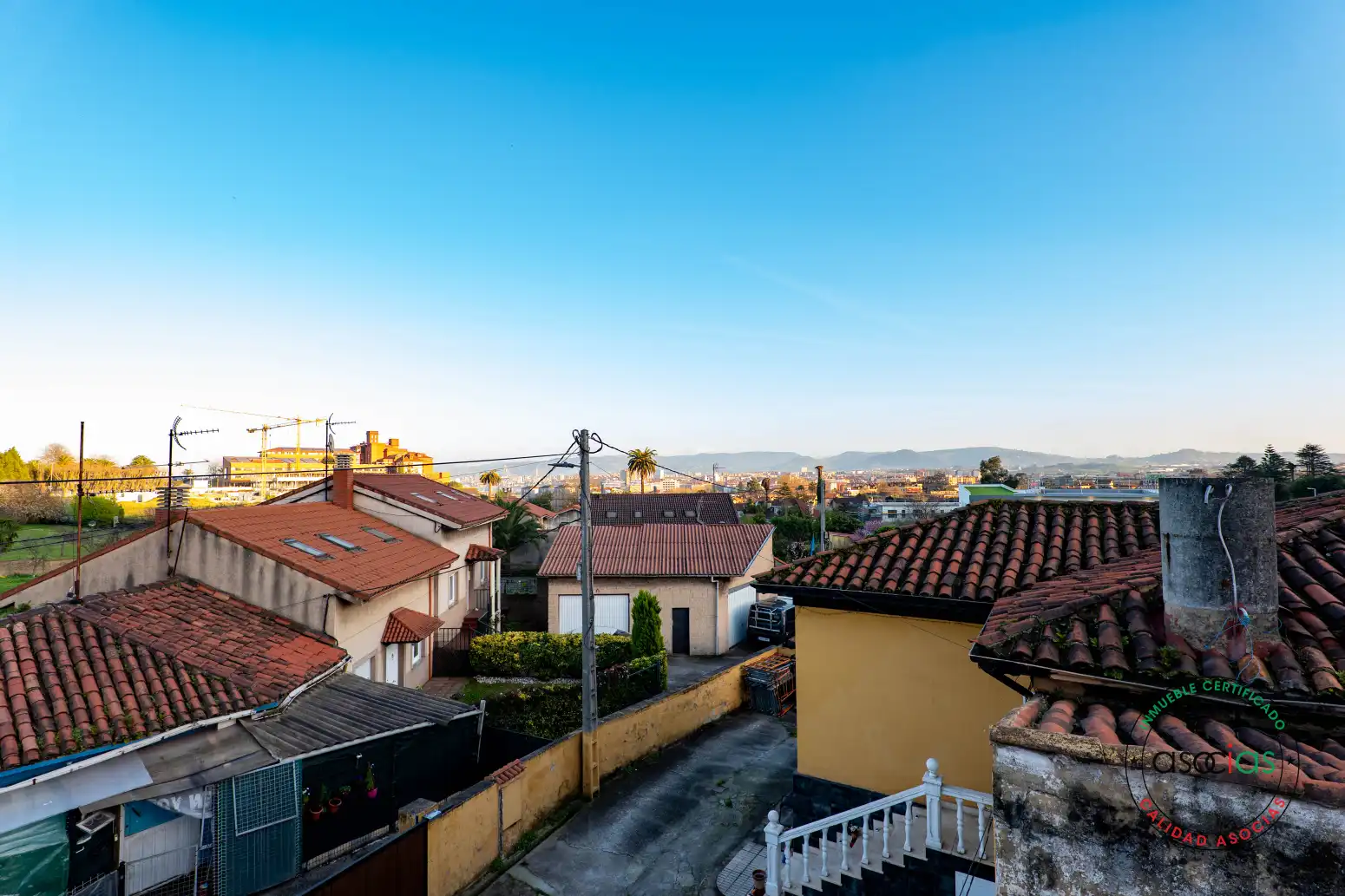 Vista exterior de Piso en venta en Gijón  con Calefacción y Jardín privado
