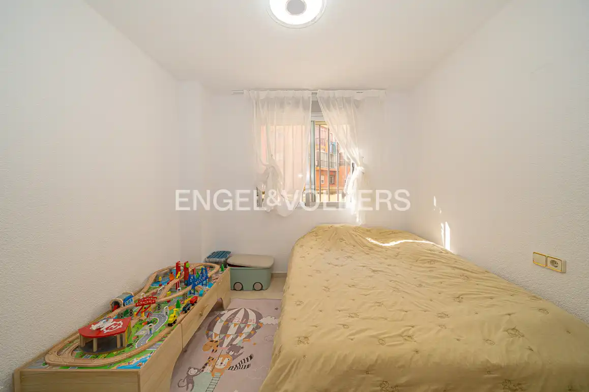 Dormitori de Apartament en venda en Benidorm amb Aire condicionat i Piscina comunitària