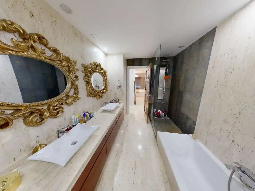 Bathroom of Flat for sale in Boadilla del Monte  with Air Conditioner, Private garden and Parquet flooring