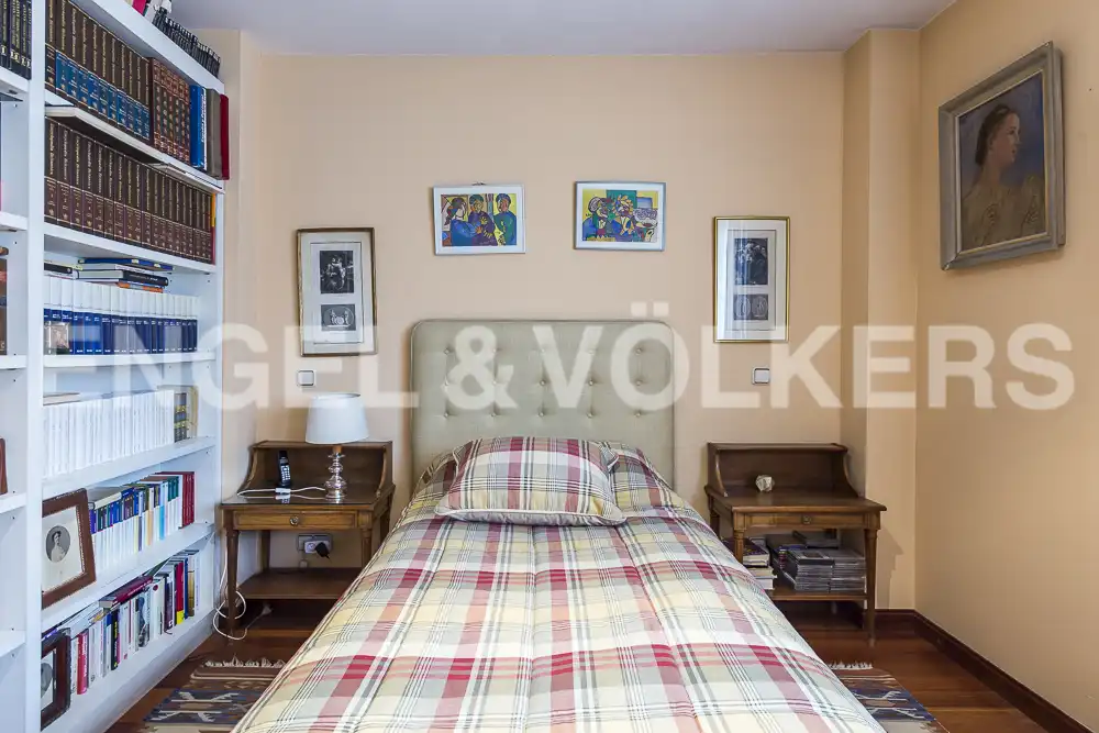 Bedroom of Houses for sale in Madrid  with Air Conditioner, Heating and Private garden