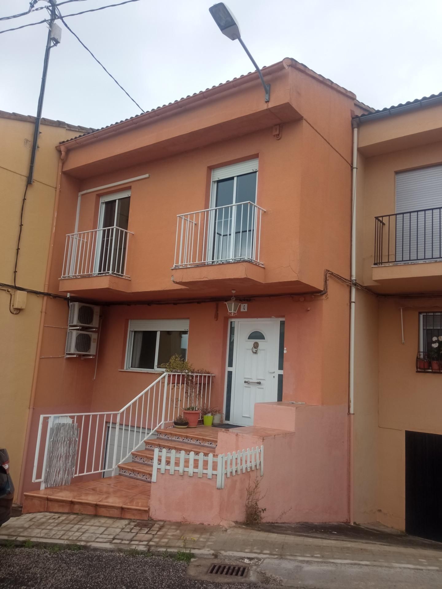 Vista exterior de Casa adosada en venda en Cocentaina amb Jardí privat