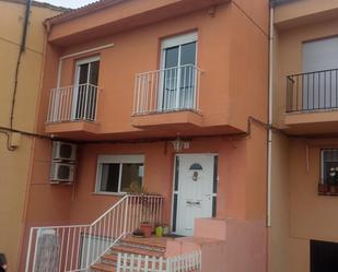 Vista exterior de Casa adosada en venda en Cocentaina amb Jardí privat