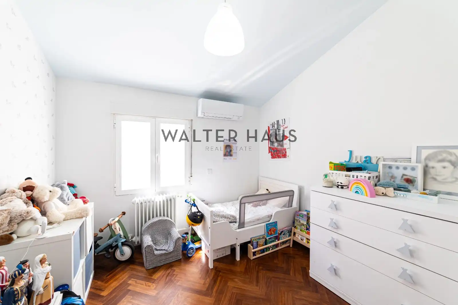 Habitación de Dúplex en venta en Madrid con Aire acondicionado, Calefacción y Horno