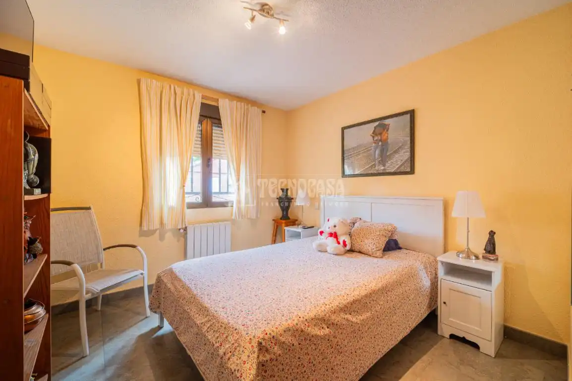Habitación de Casa adosada en venta en Arganda del Rey con Aire acondicionado y Amueblado