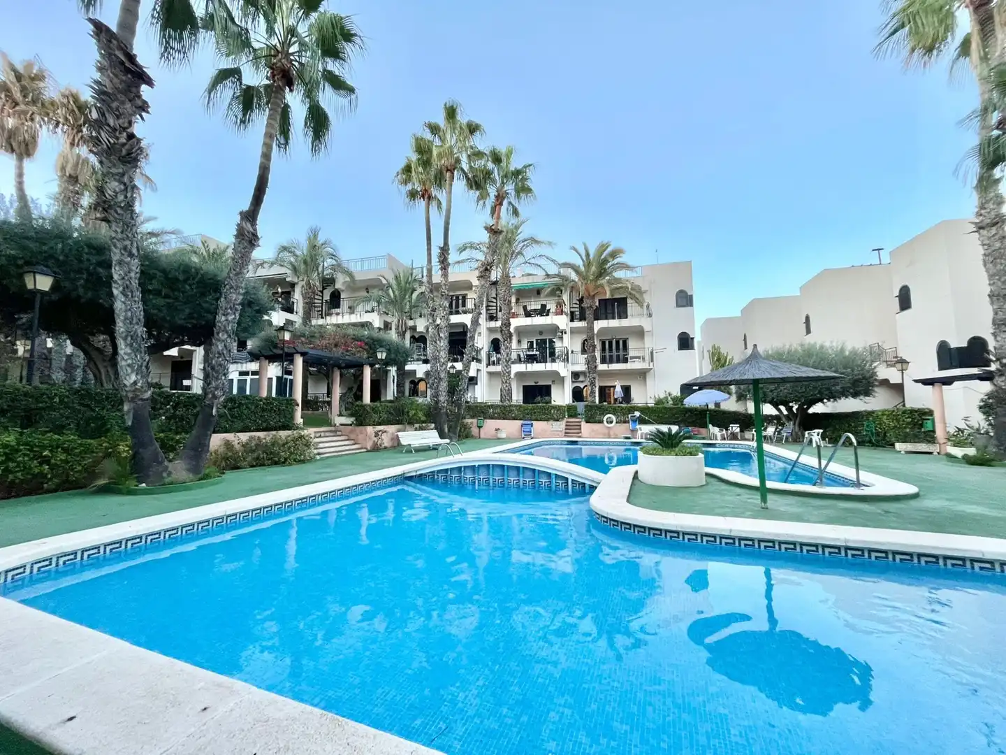 Swimming pool of Flat for rent in Torrevieja  with Air Conditioner, Heating and Terrace