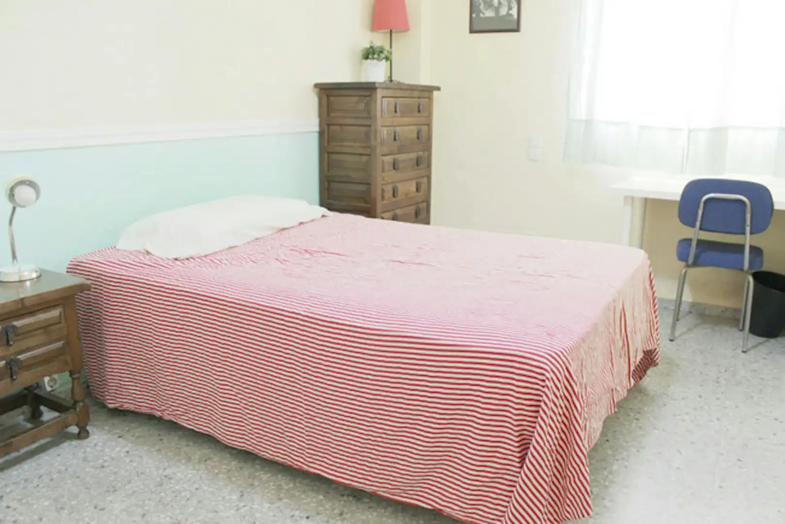 Habitación de Piso para compartir en  Sevilla Capital con Amueblado y Lavadora