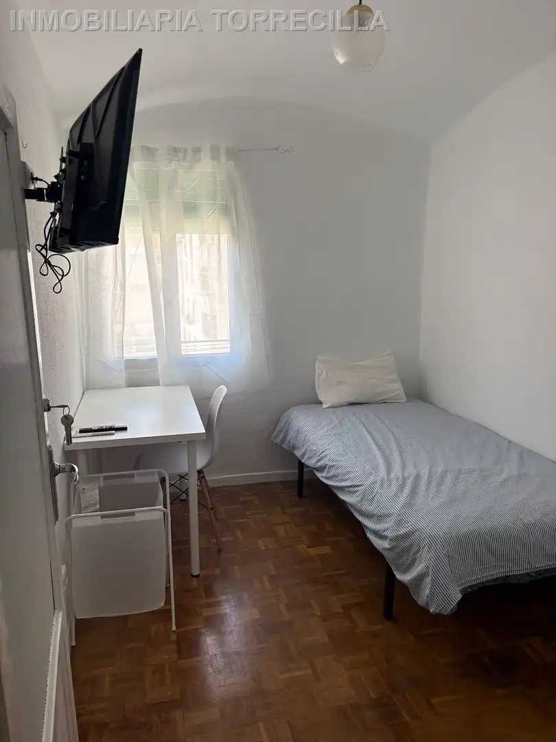 Bedroom of Flat for rent in Valladolid  with Heating, Parquet flooring and Furnished