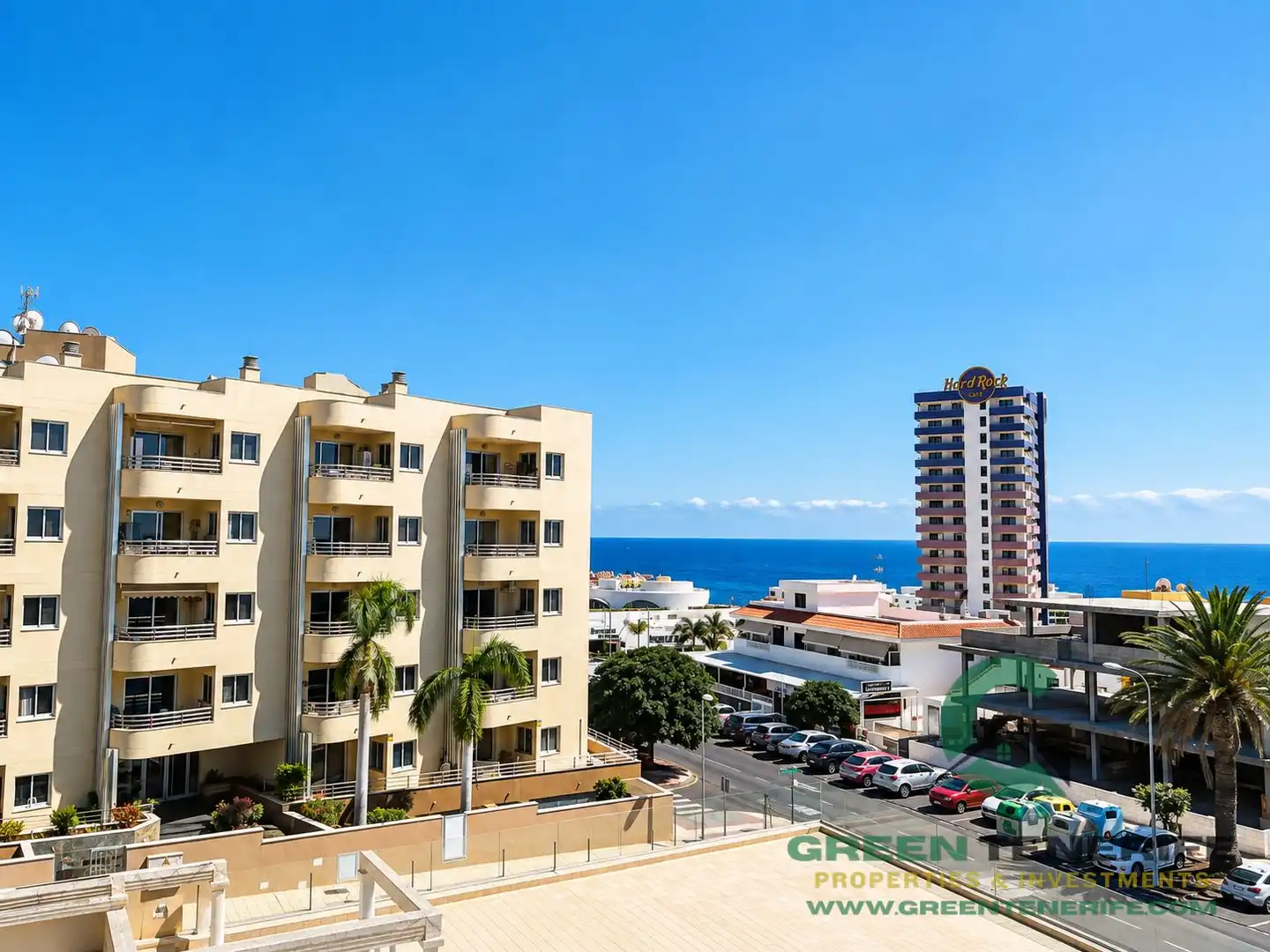 Vista exterior de Piso en venta en Adeje con Aire acondicionado, Terraza y Piscina